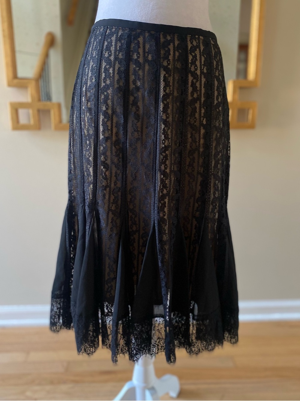 Ann Taylor LOFT Black lace A-line Flared midi skirt size 2